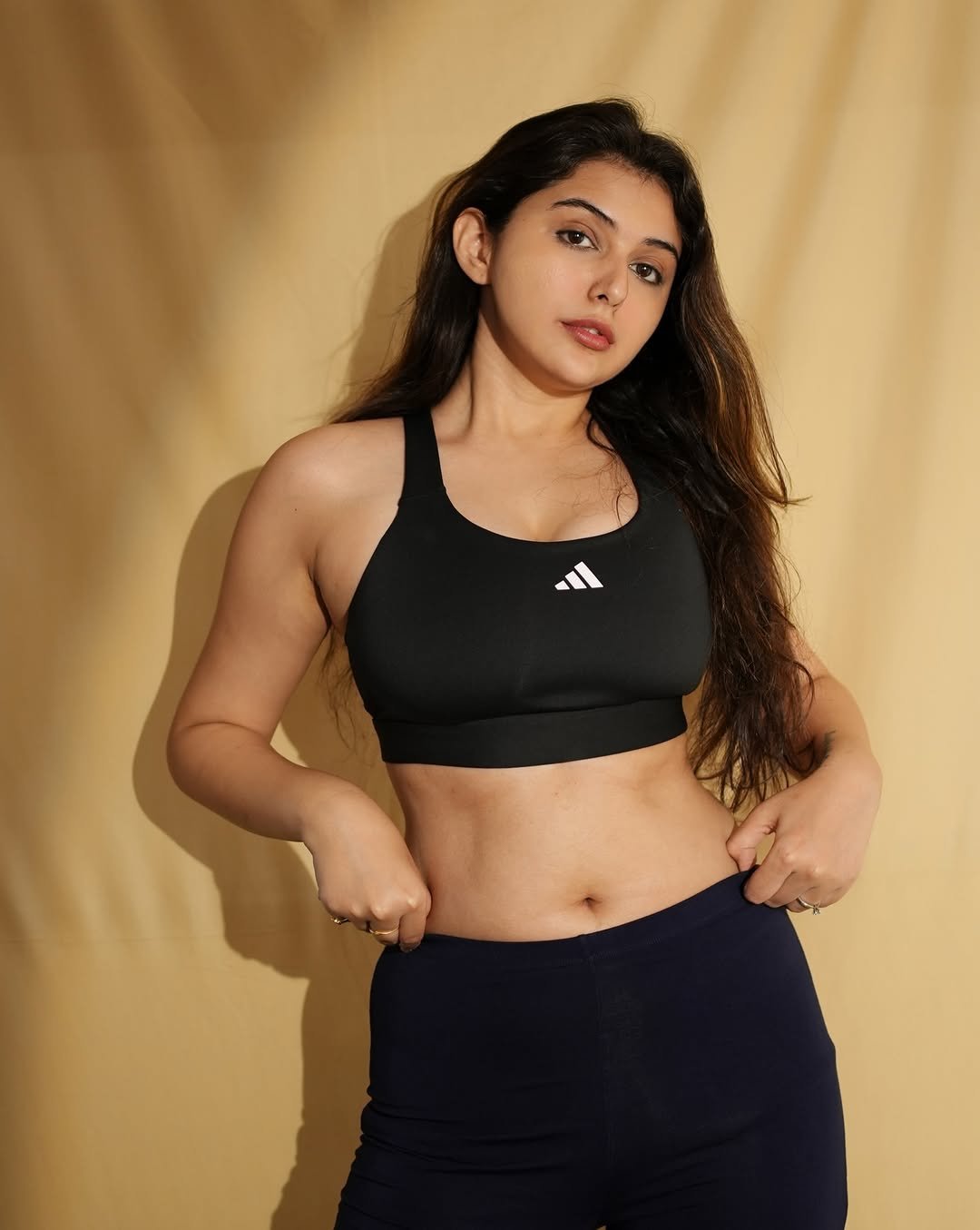 Vedvika Soni HD Photos in Black Sports Bra – Bold Gym Look Images (7)