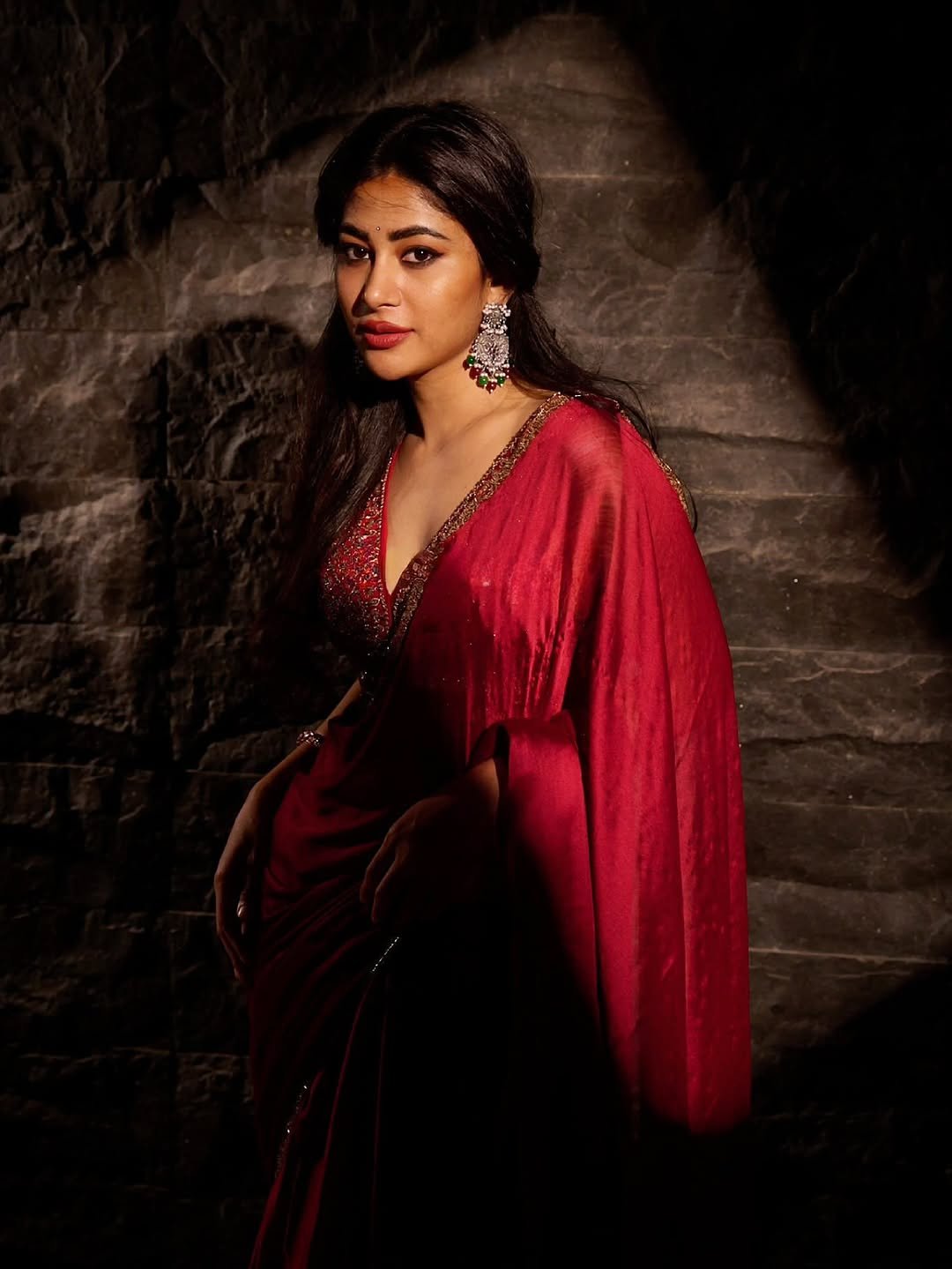 Adhya Thakur Stunning Red Silk Saree Look HD Images (10)