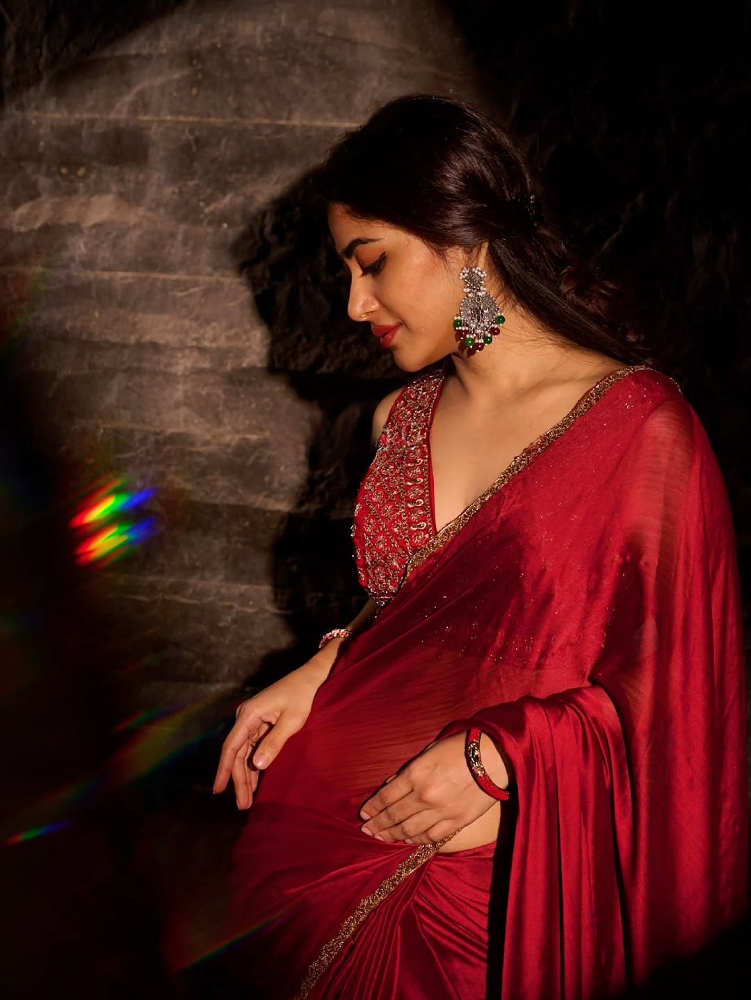 Adhya Thakur Stunning Red Silk Saree Look HD Images (11)