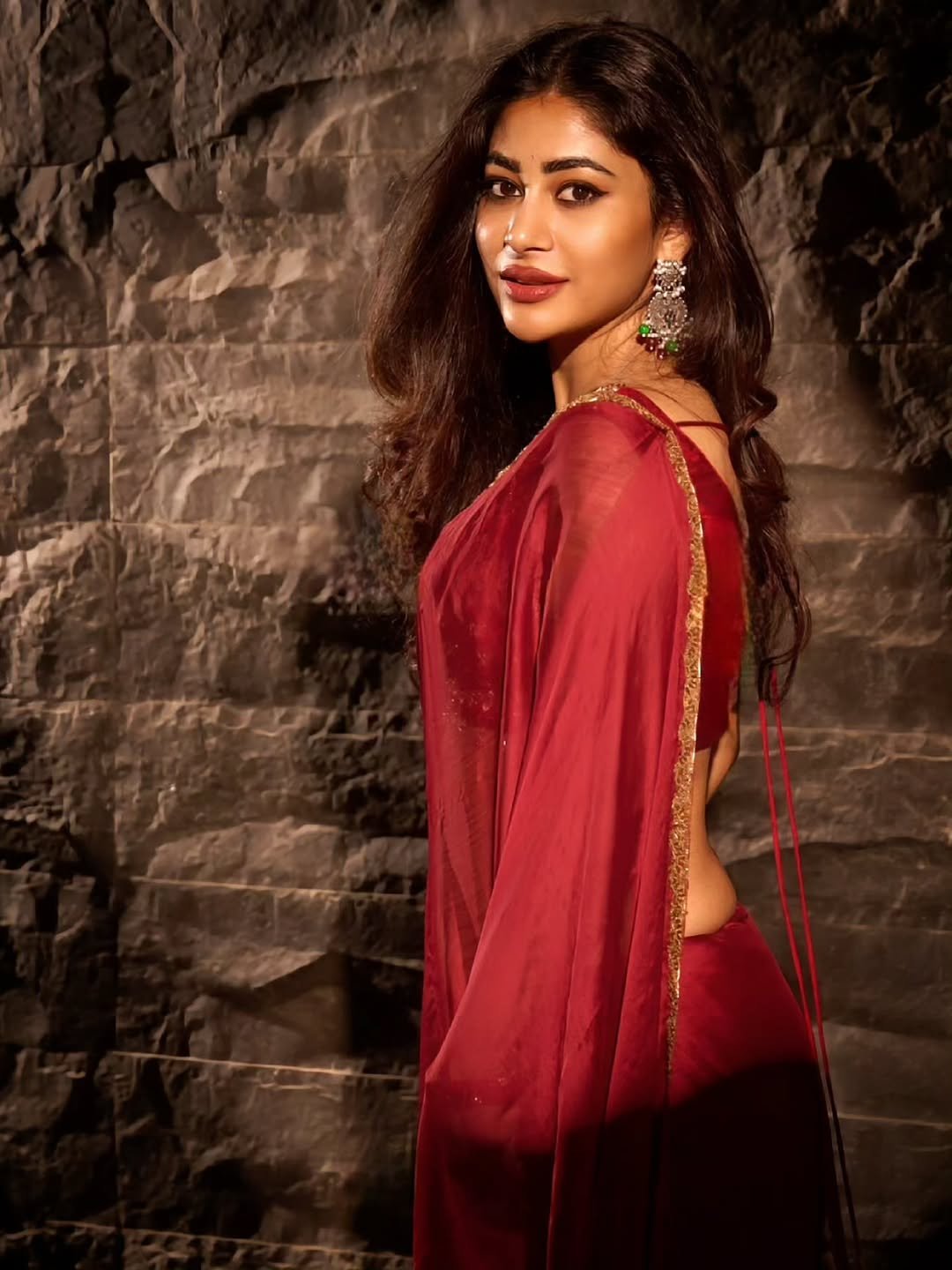 Adhya Thakur Stunning Red Silk Saree Look HD Images (14)