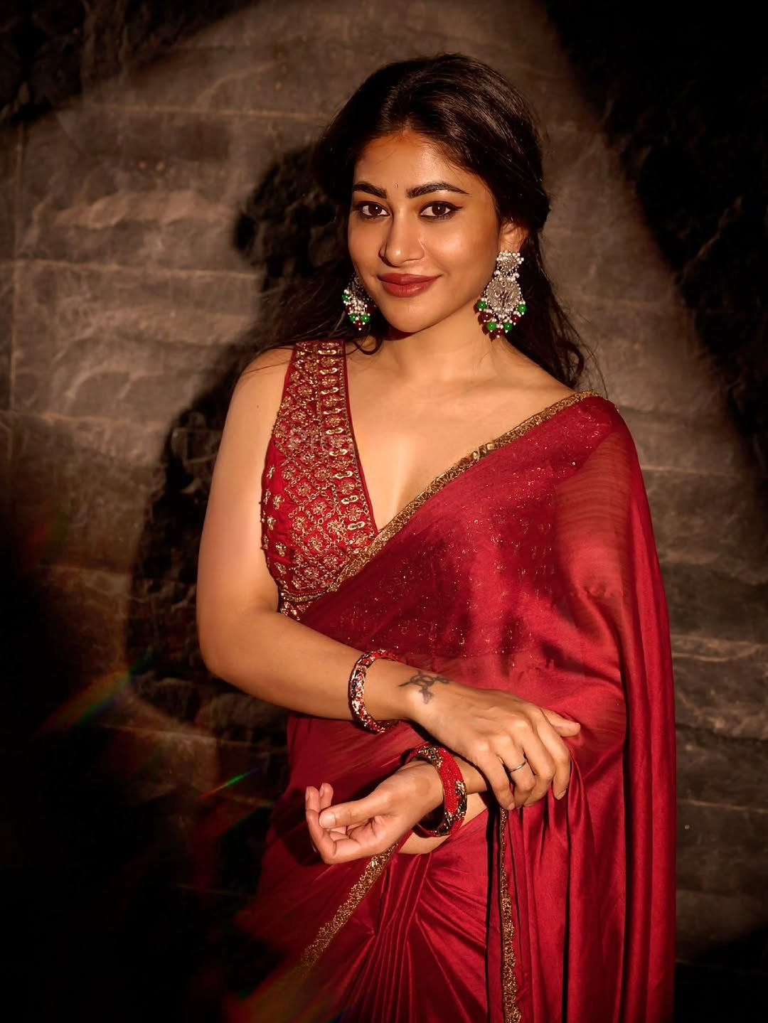 Adhya Thakur Stunning Red Silk Saree Look HD Images (18)