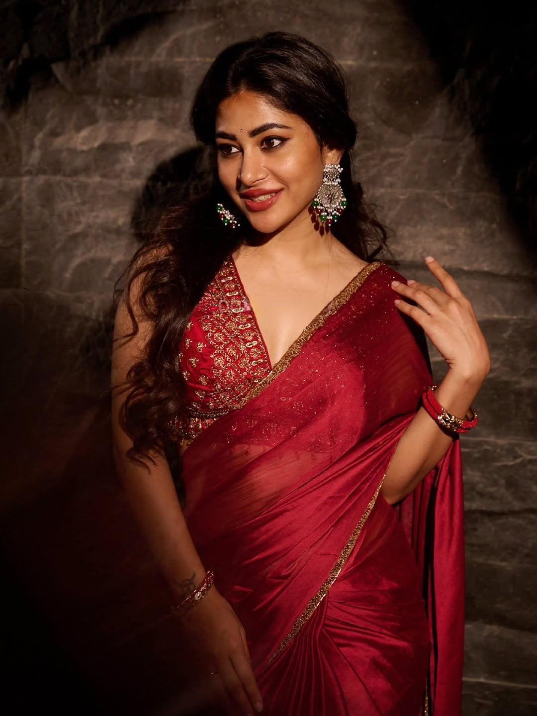 Adhya Thakur Stunning Red Silk Saree Look HD Images (19)