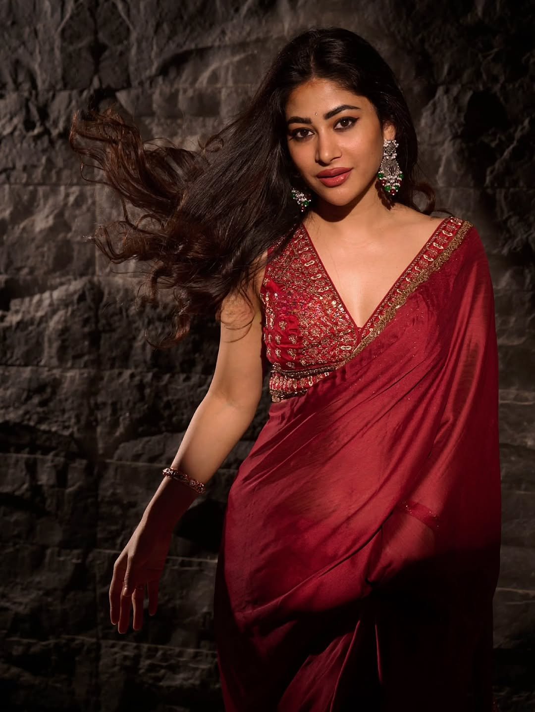 Adhya Thakur Stunning Red Silk Saree Look HD Images (4)