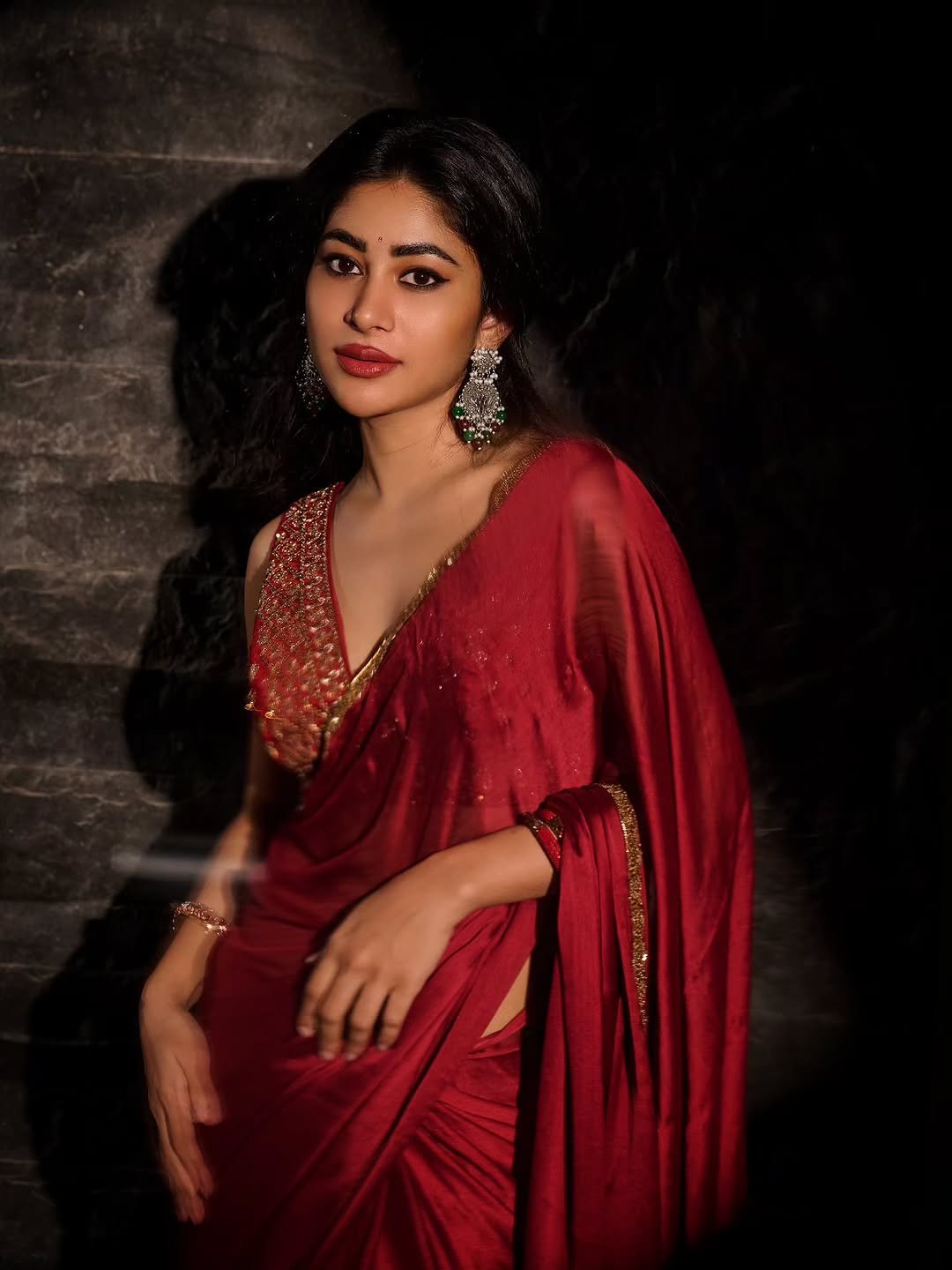 Adhya Thakur Stunning Red Silk Saree Look HD Images (6)