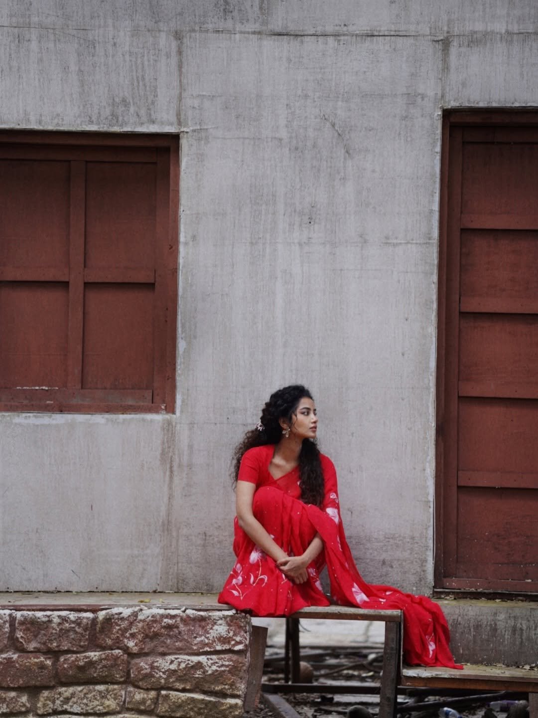 Anupama Parameswaran Stunning Red Saree Photos (10)