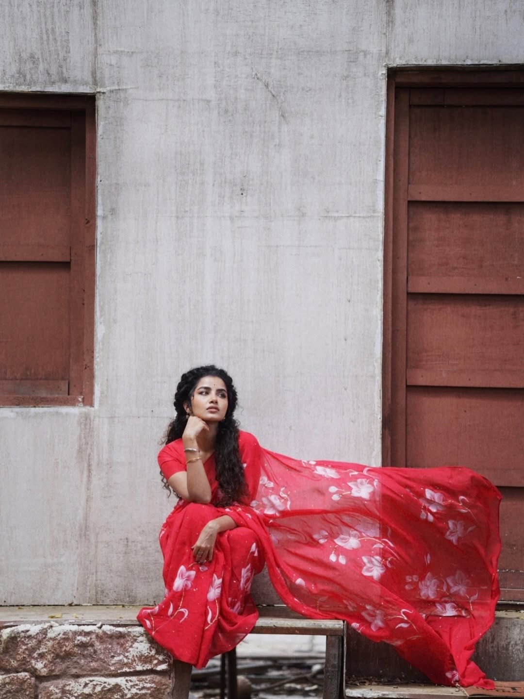 Anupama Parameswaran Stunning Red Saree Photos (11)