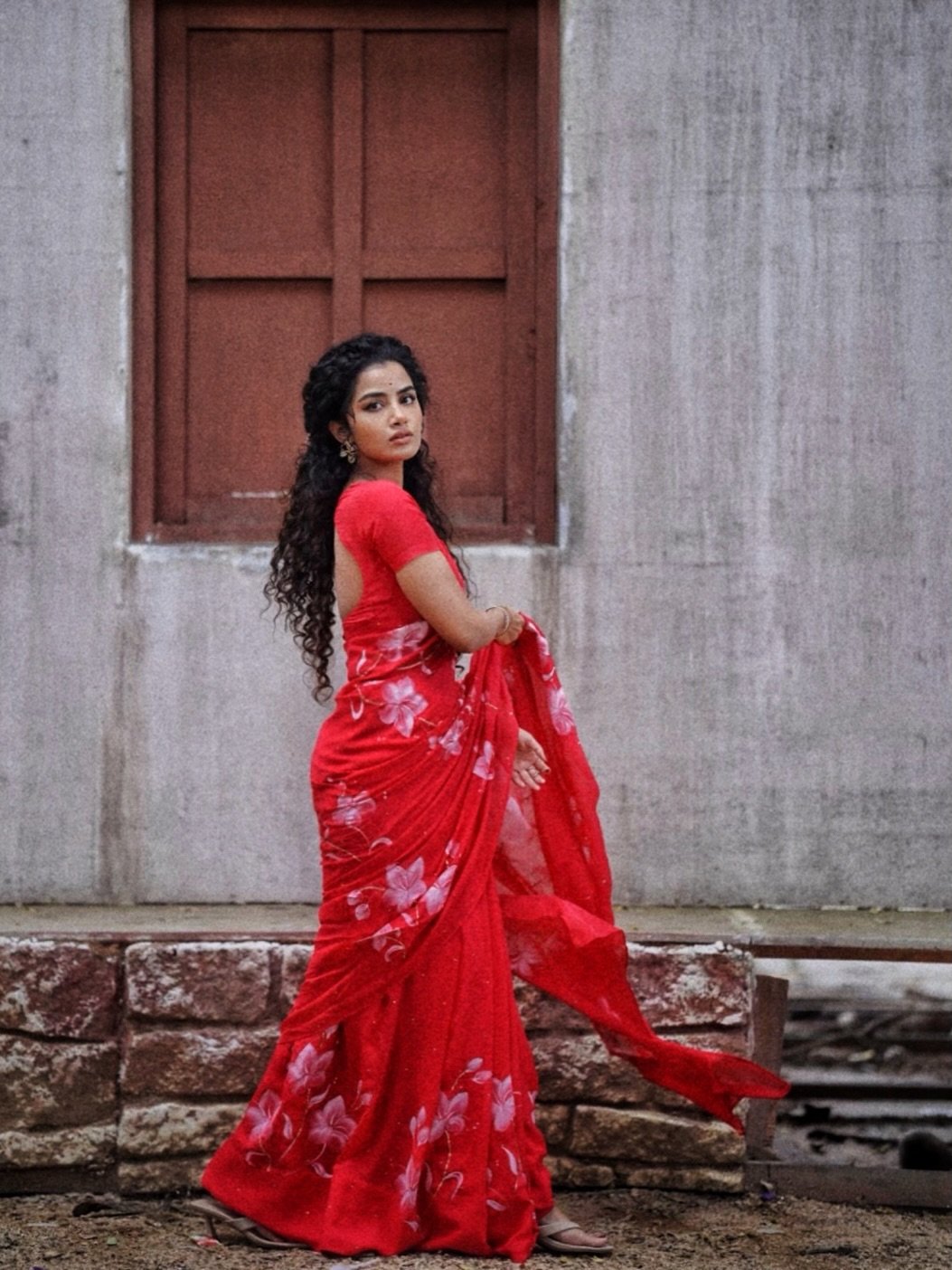 Anupama Parameswaran Stunning Red Saree Photos (4)