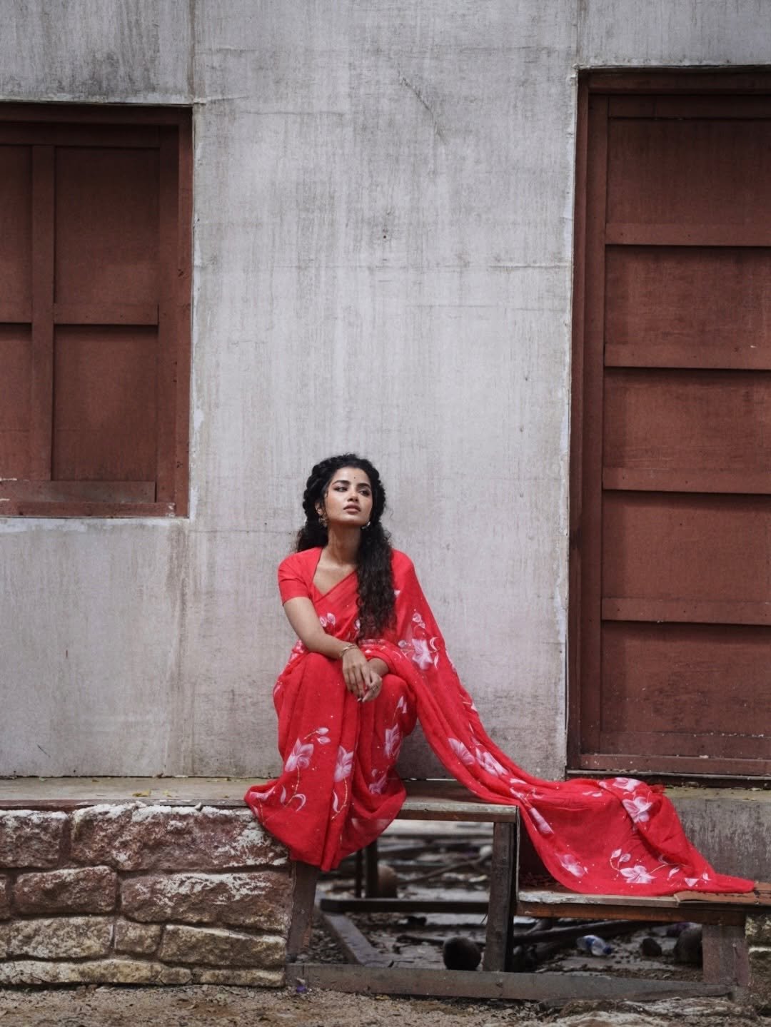 Anupama Parameswaran Stunning Red Saree Photos (7)