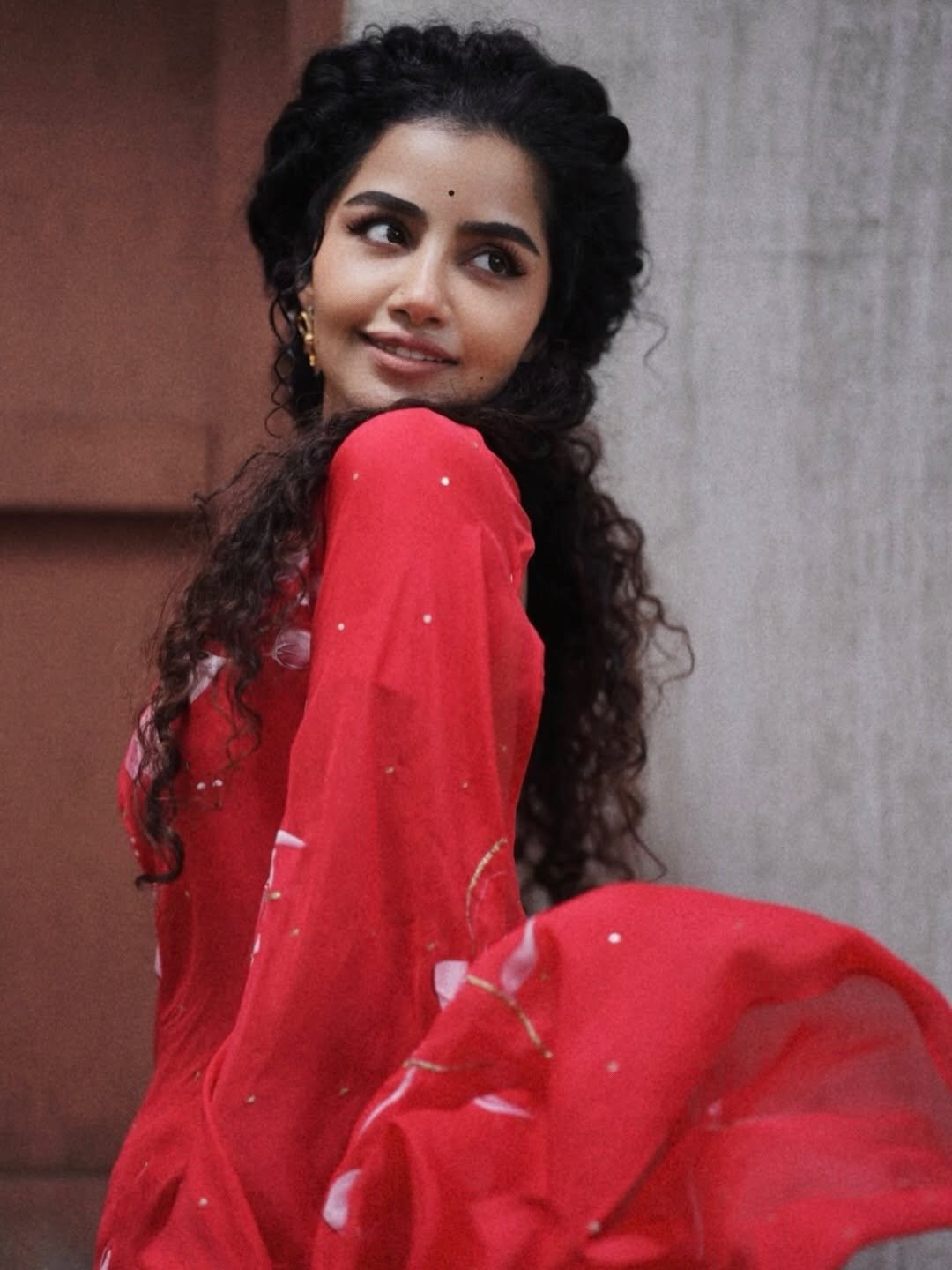 Anupama Parameswaran Stunning Red Saree Photos (9)