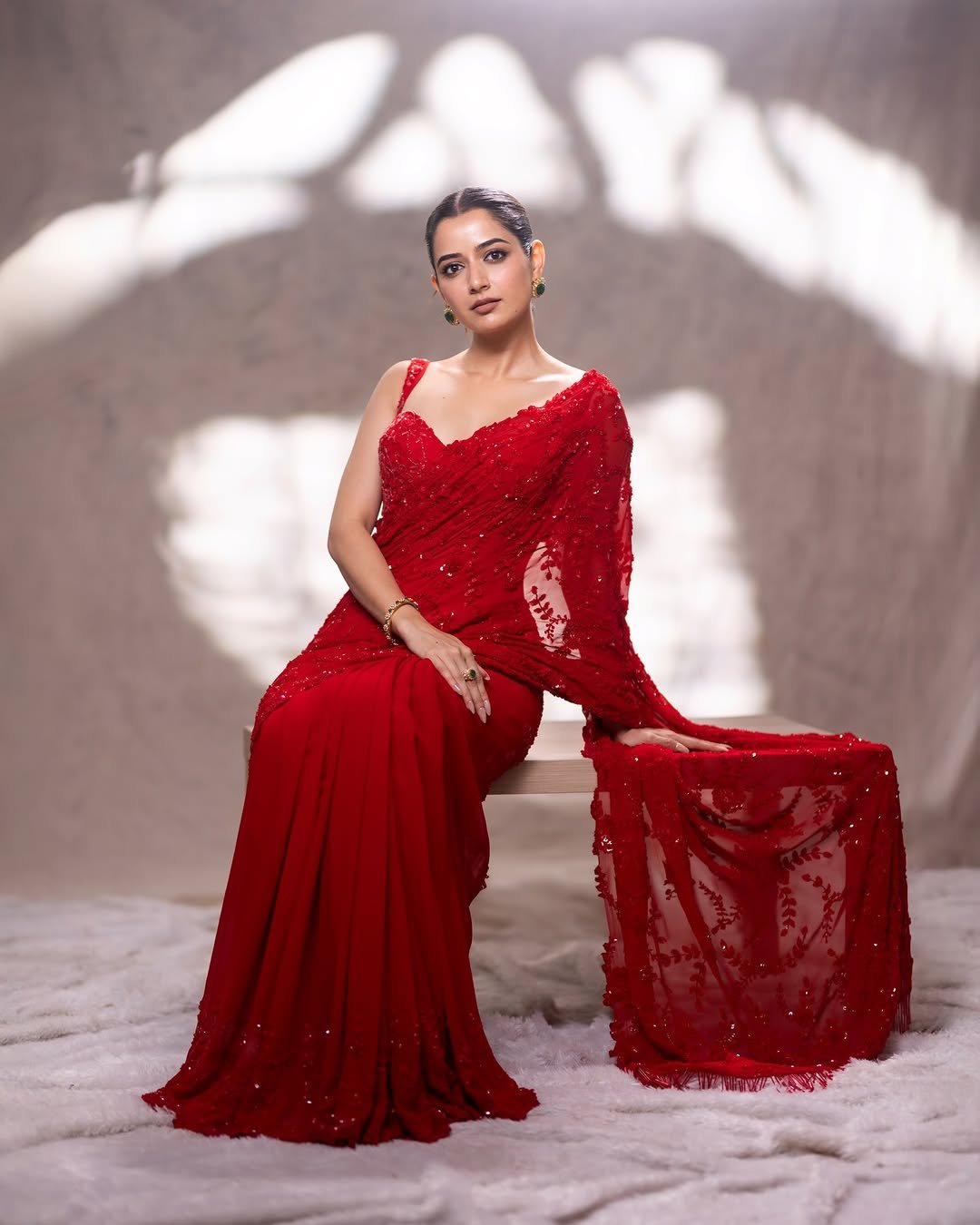 Ashika Ranganath Glamorous Red Saree HD Images (6)