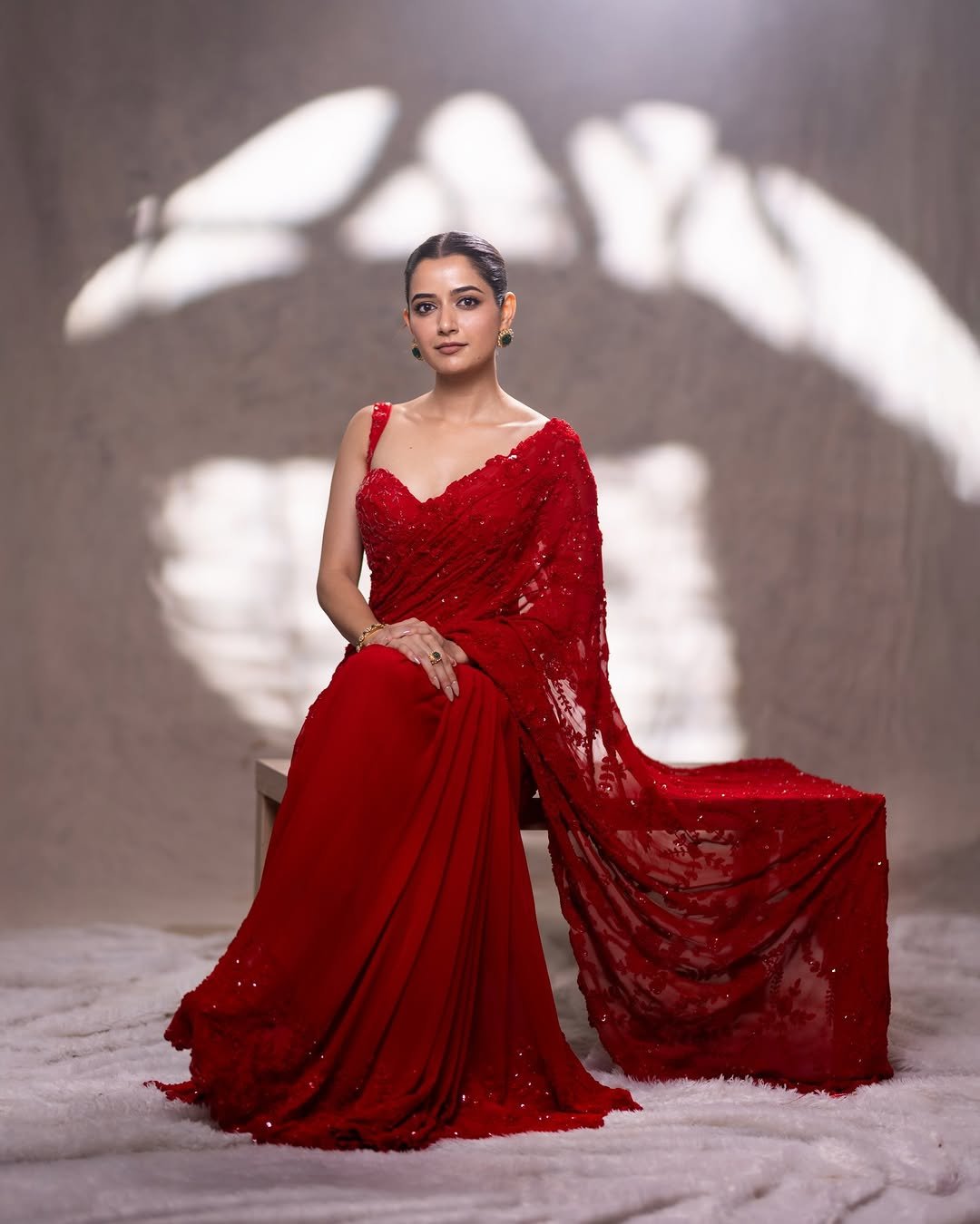 Ashika Ranganath Glamorous Red Saree HD Images (7)