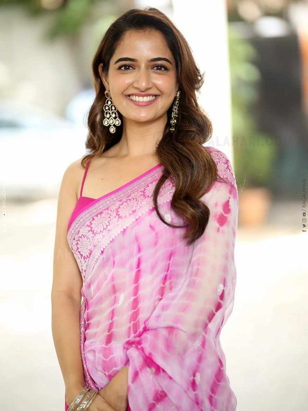Ashika Ranganath Looks Gorgeous in Pink Saree (23)