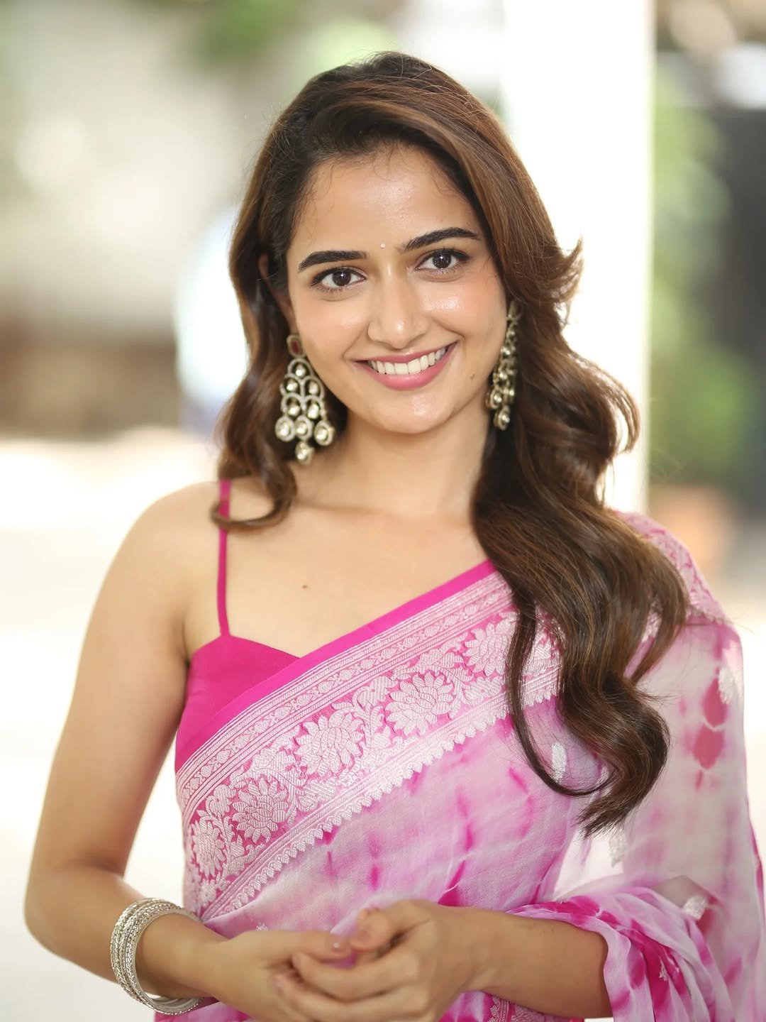 Ashika Ranganath Looks Gorgeous in Pink Saree stunning fashion look