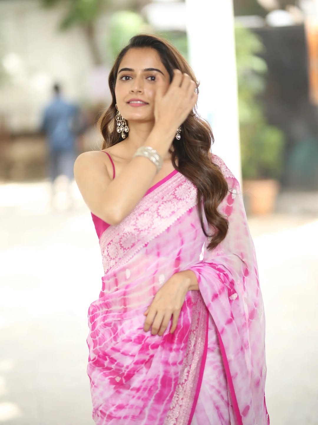 Ashika Ranganath Looks Gorgeous in Pink Saree (9)