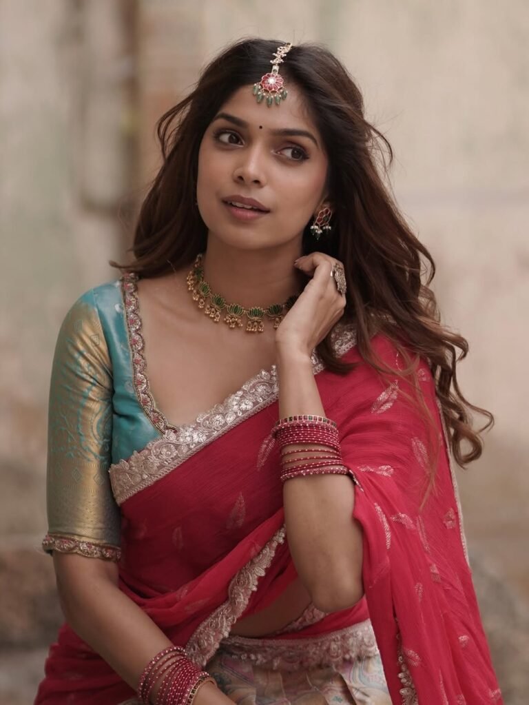 Ayana Stunning Pink Saree Traditional Look HD Images beautiful outfit images