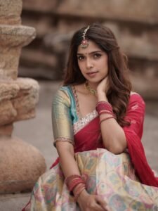 Ayana Stunning Pink Saree Traditional Look HD Images stunning fashion look