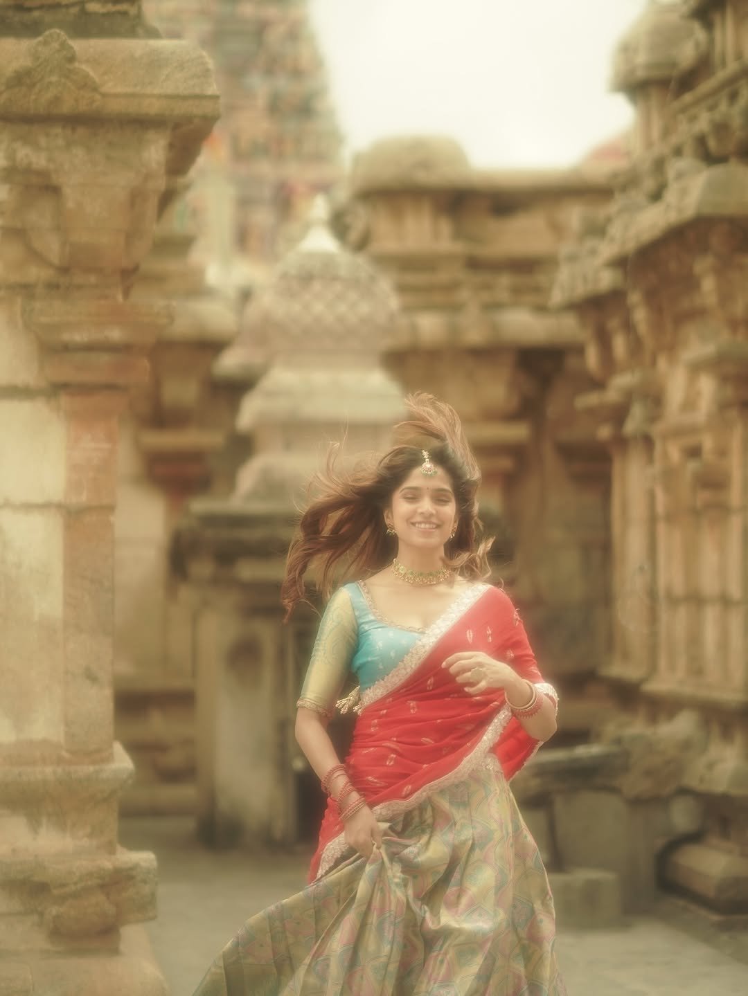 Ayana Stunning Pink Saree Traditional Look HD Images (32)