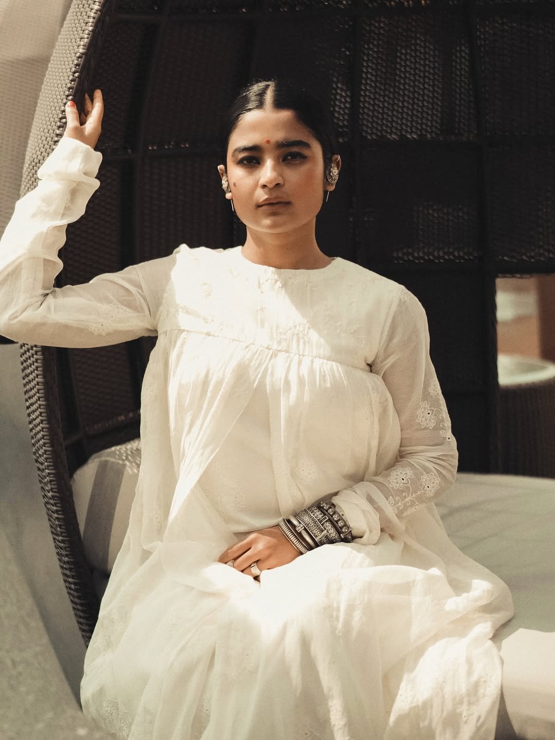 Chaithra J Achar Looks Graceful in White Ethnic Outfit (11)