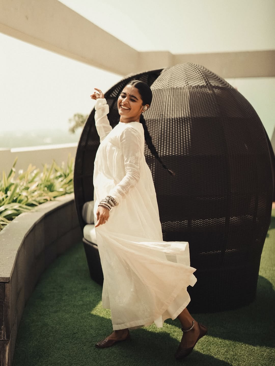 Chaithra J Achar Looks Graceful in White Ethnic Outfit (13)