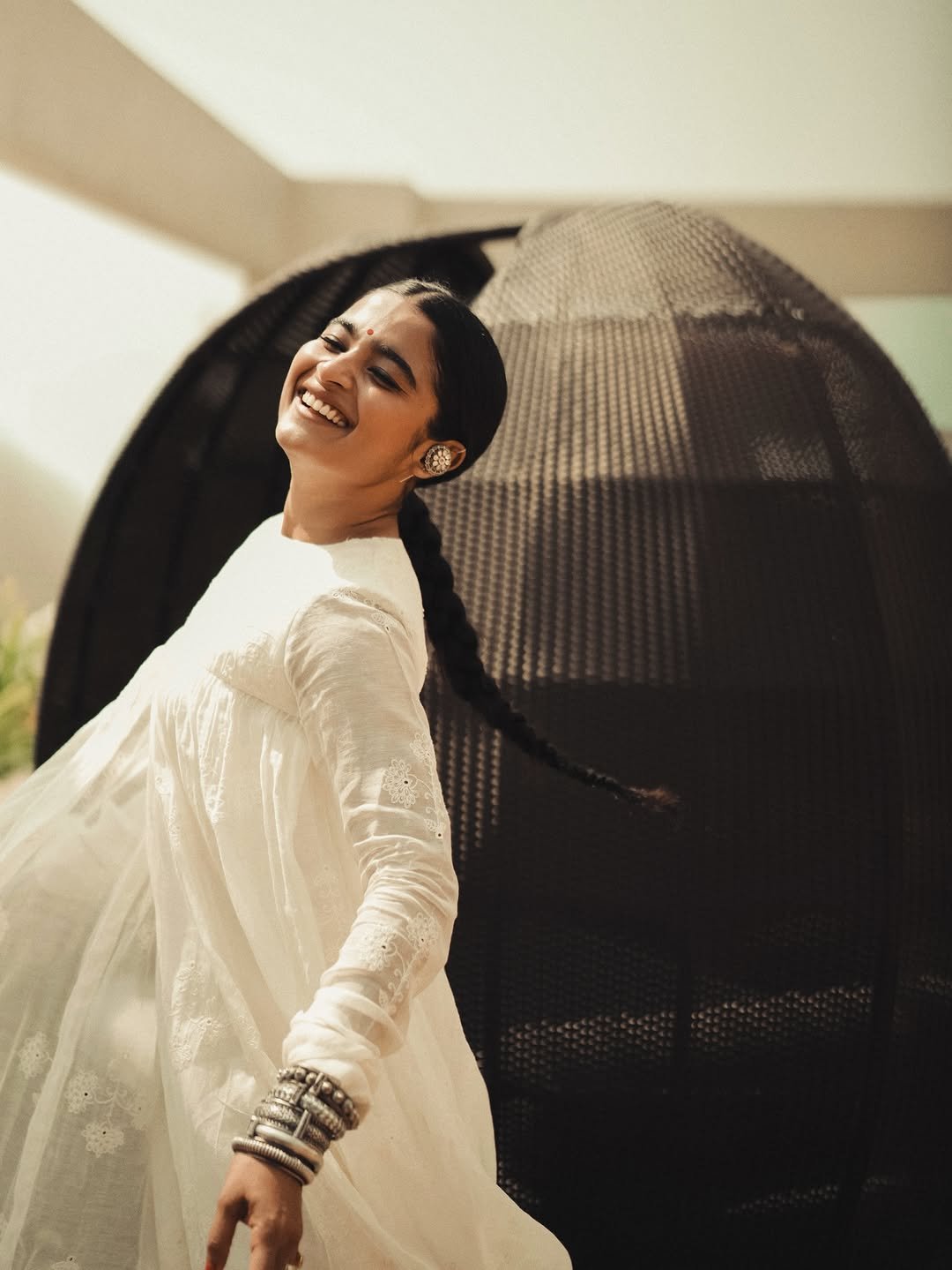 Chaithra J Achar Looks Graceful in White Ethnic Outfit (7)