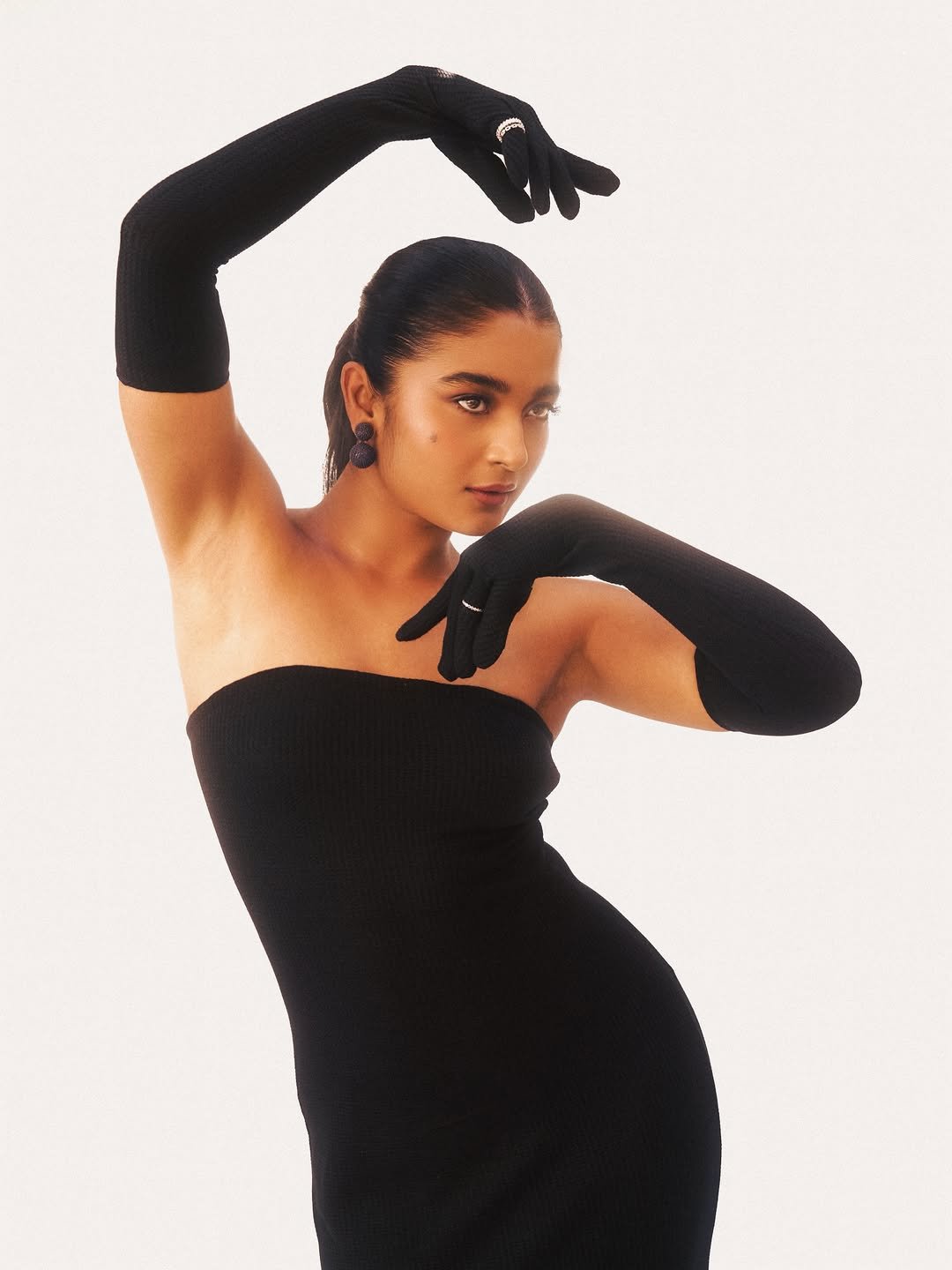 Chaithra J Achar Stuns in Bold Black Outfit – Latest HD Photos (11)