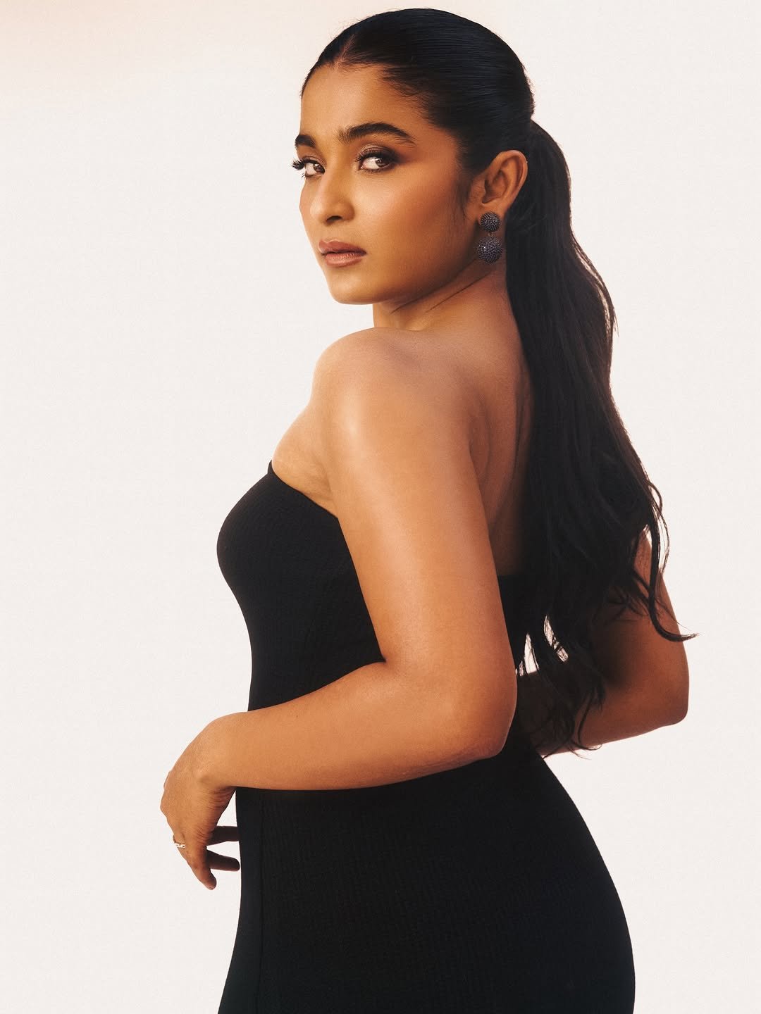 Chaithra J Achar Stuns in Bold Black Outfit – Latest HD Photos (3)