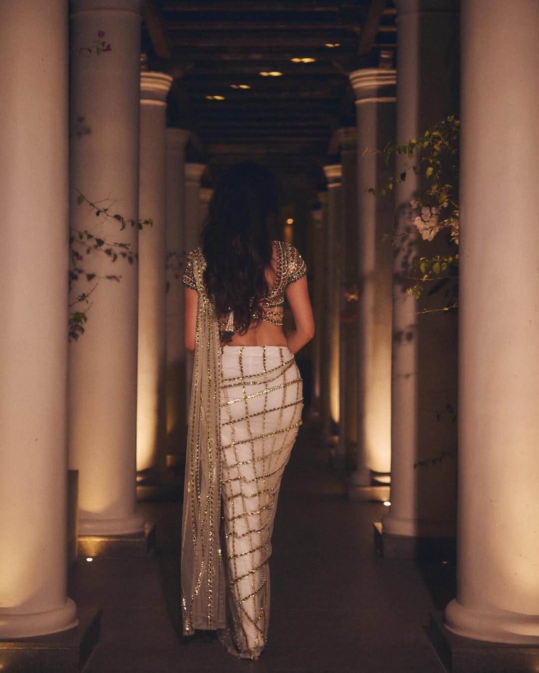 Disha Patani Glamorous Designer Saree HD Images (4)