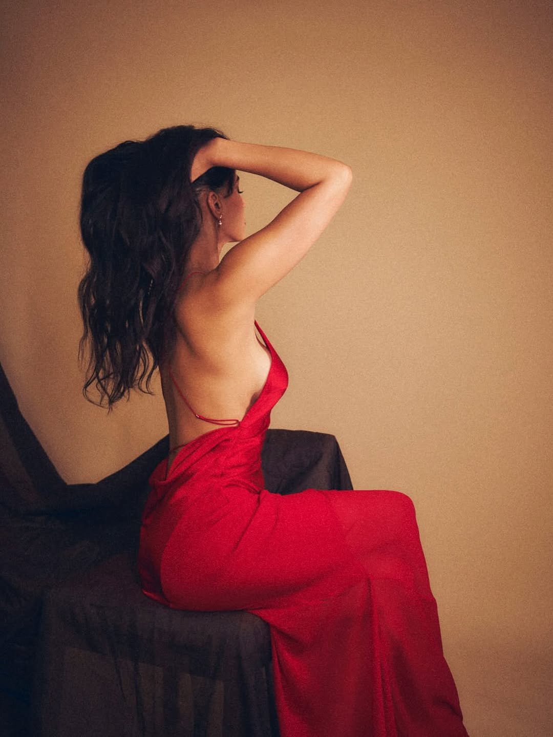 Disha Patani Stuns in Bold Red Satin Gown – Latest HD Photos Go Viral (11)