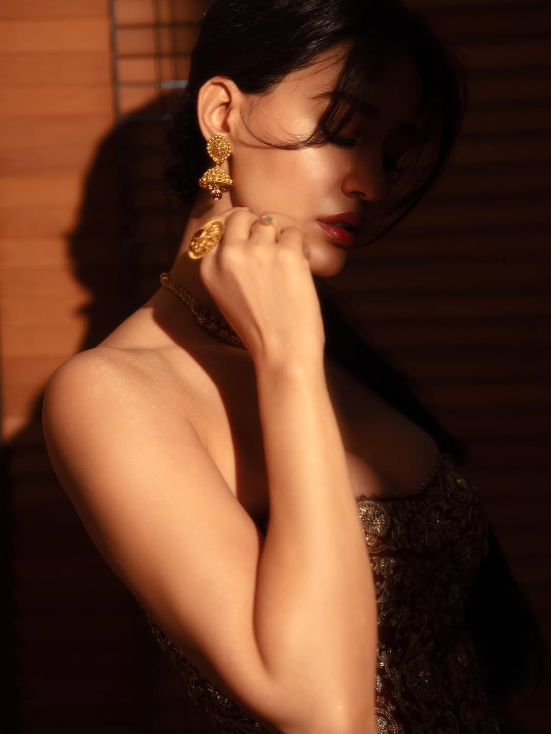 Disha Patani Stuns in Royal Red Saree with Golden Corset (11)