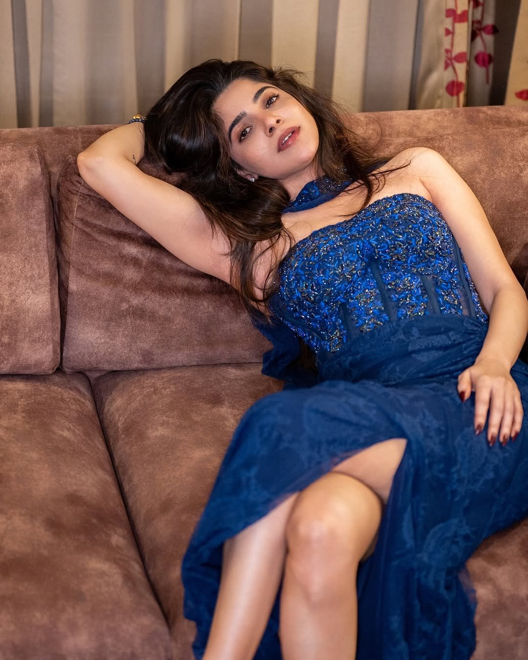 Divya Bharathi Looks Stunning in Blue Designer Dress (11)