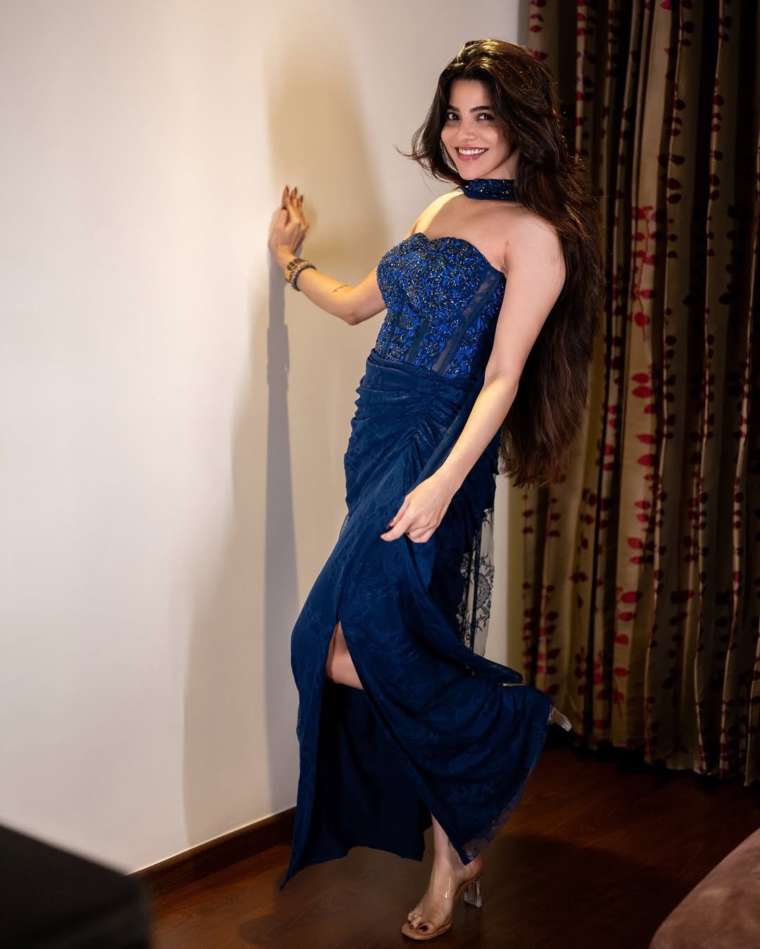 Divya Bharathi Looks Stunning in Blue Designer Dress (4)