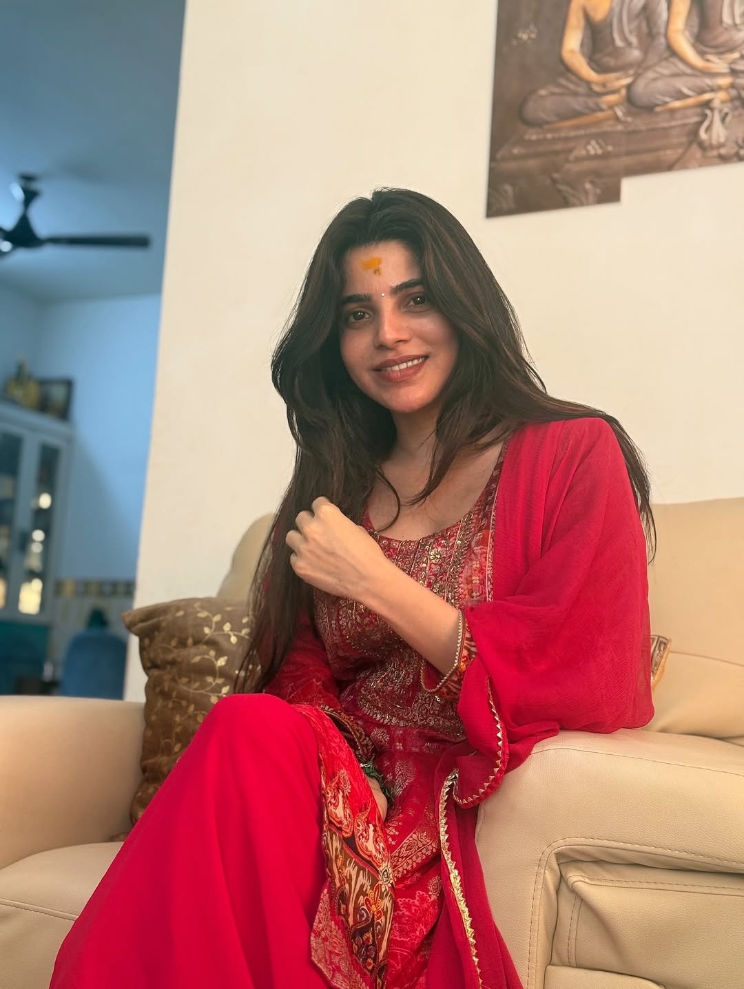 Divya Bharathi Stuns in Red Traditional Outfit – Latest HD Photos (6)