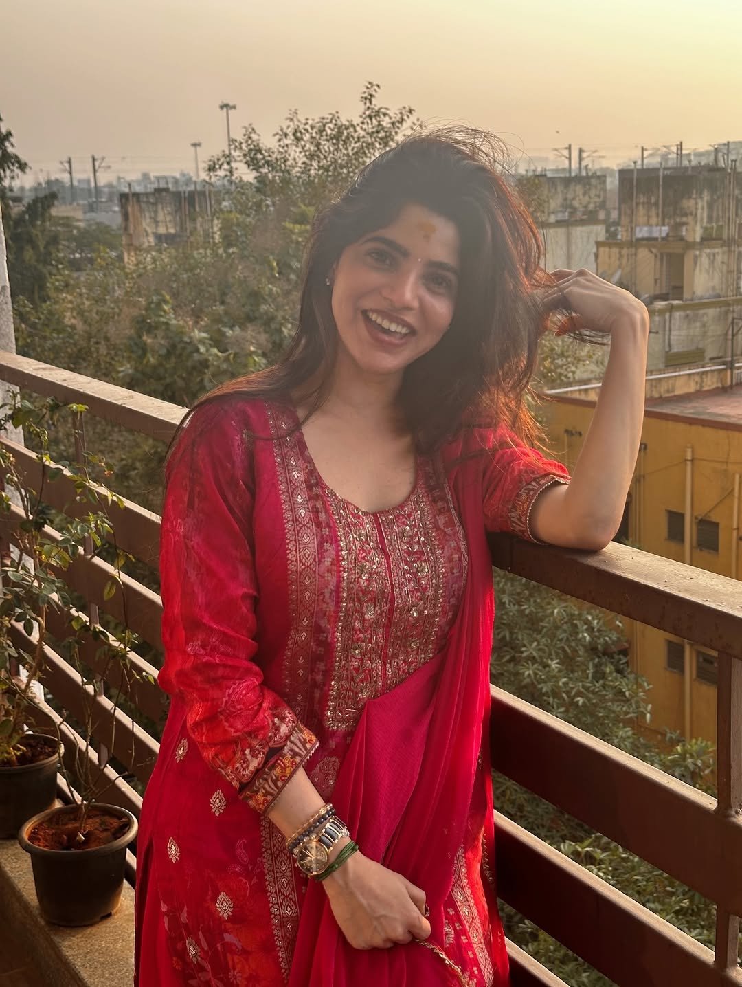 Divya Bharathi Stuns in Red Traditional Outfit – Latest HD Photos (7)