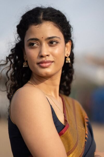 Ira Dayanand Reddy Looks Elegant in Black Saree latest HD photos