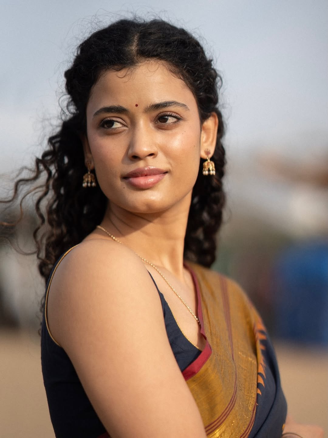 Ira Dayanand Reddy Looks Elegant in Black Saree latest HD photos