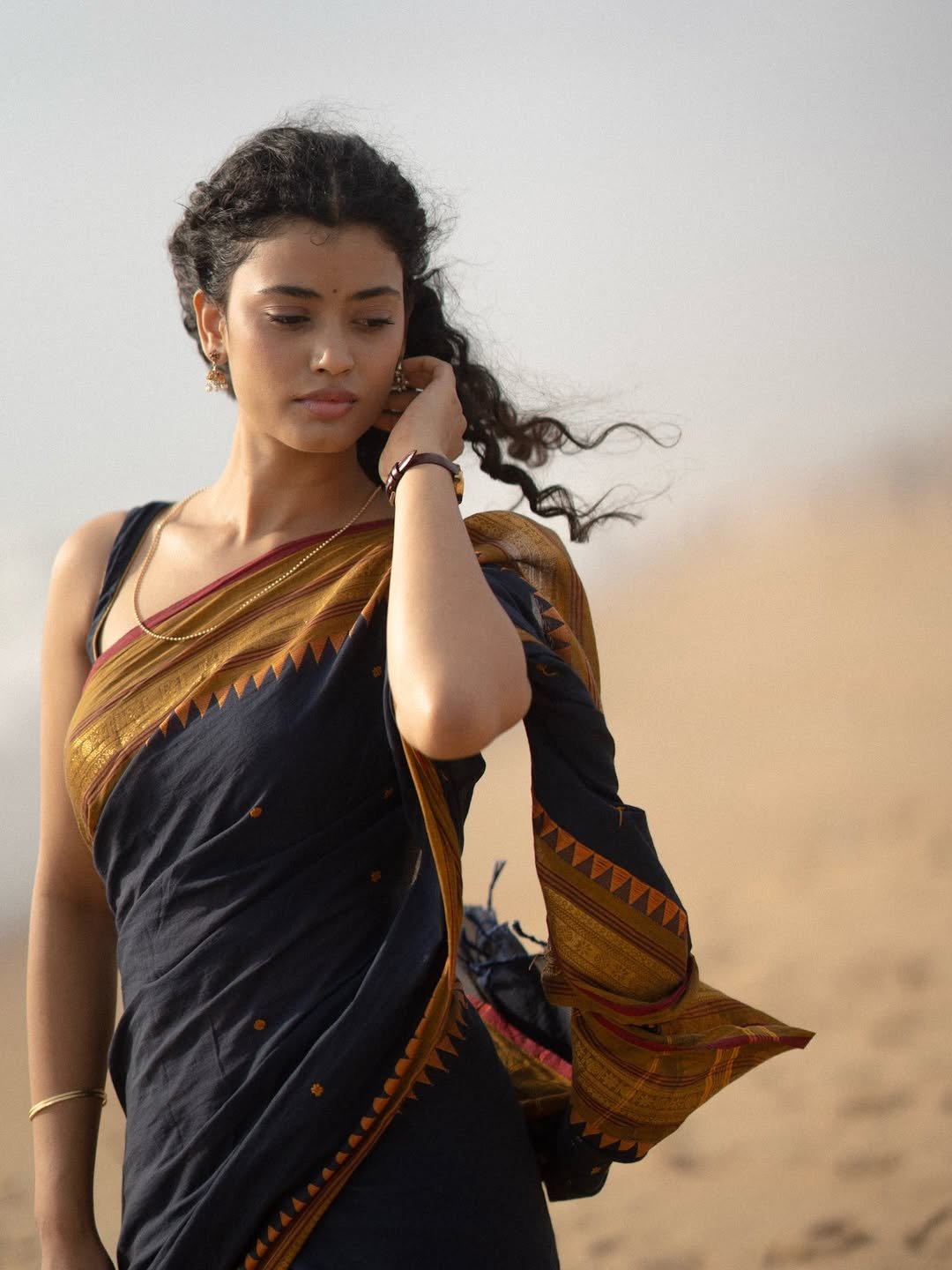 Ira Dayanand Reddy Looks Elegant in Black Saree (2)