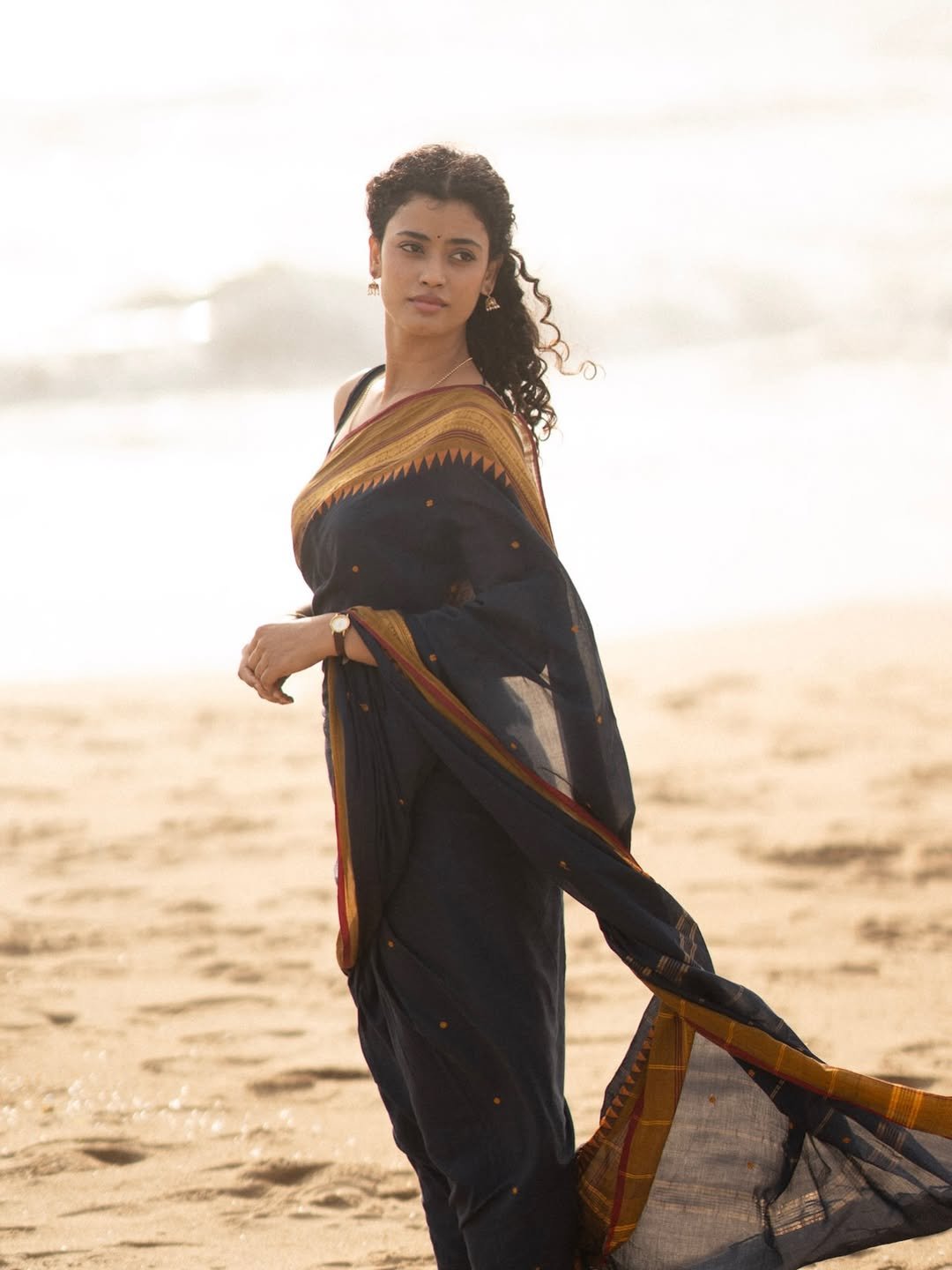 Ira Dayanand Reddy Looks Elegant in Black Saree (6)