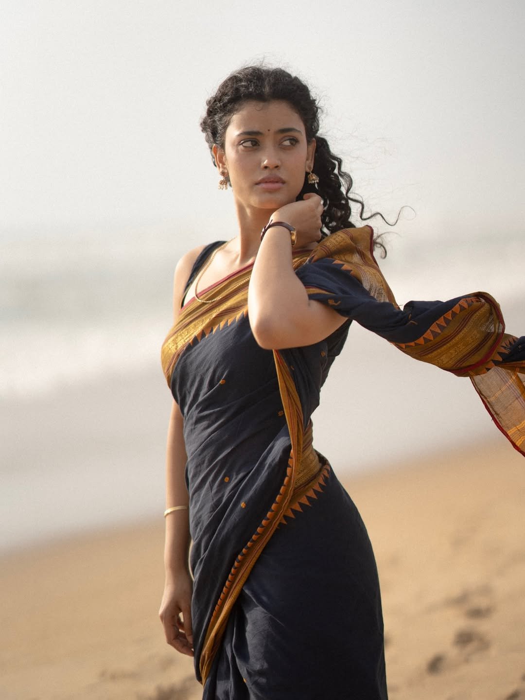 Ira Dayanand Reddy Looks Elegant in Black Saree (9)