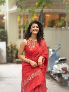 Ira Dayanand Reddy Looks Stunning in Red Saree – Latest HD Photos (1)
