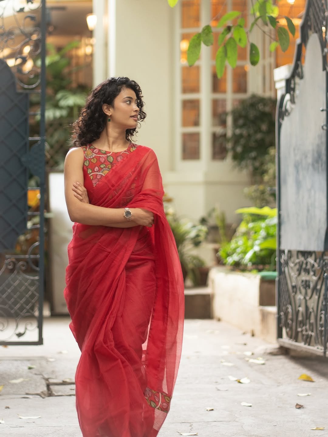 Ira Dayanand Reddy Looks Stunning in Red Saree – Latest HD Photos (2)