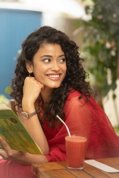 Ira Dayanand Reddy Looks Stunning in Red Saree – Latest HD Photos (6)