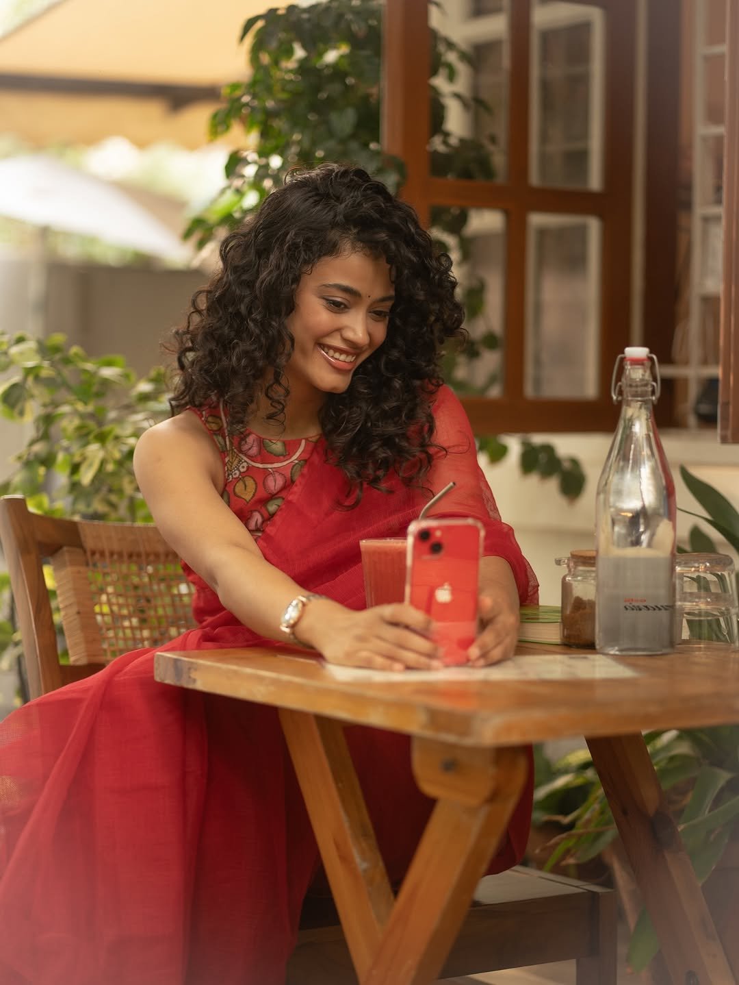 Ira Dayanand Reddy Looks Stunning in Red Saree – Latest HD Photos (9)