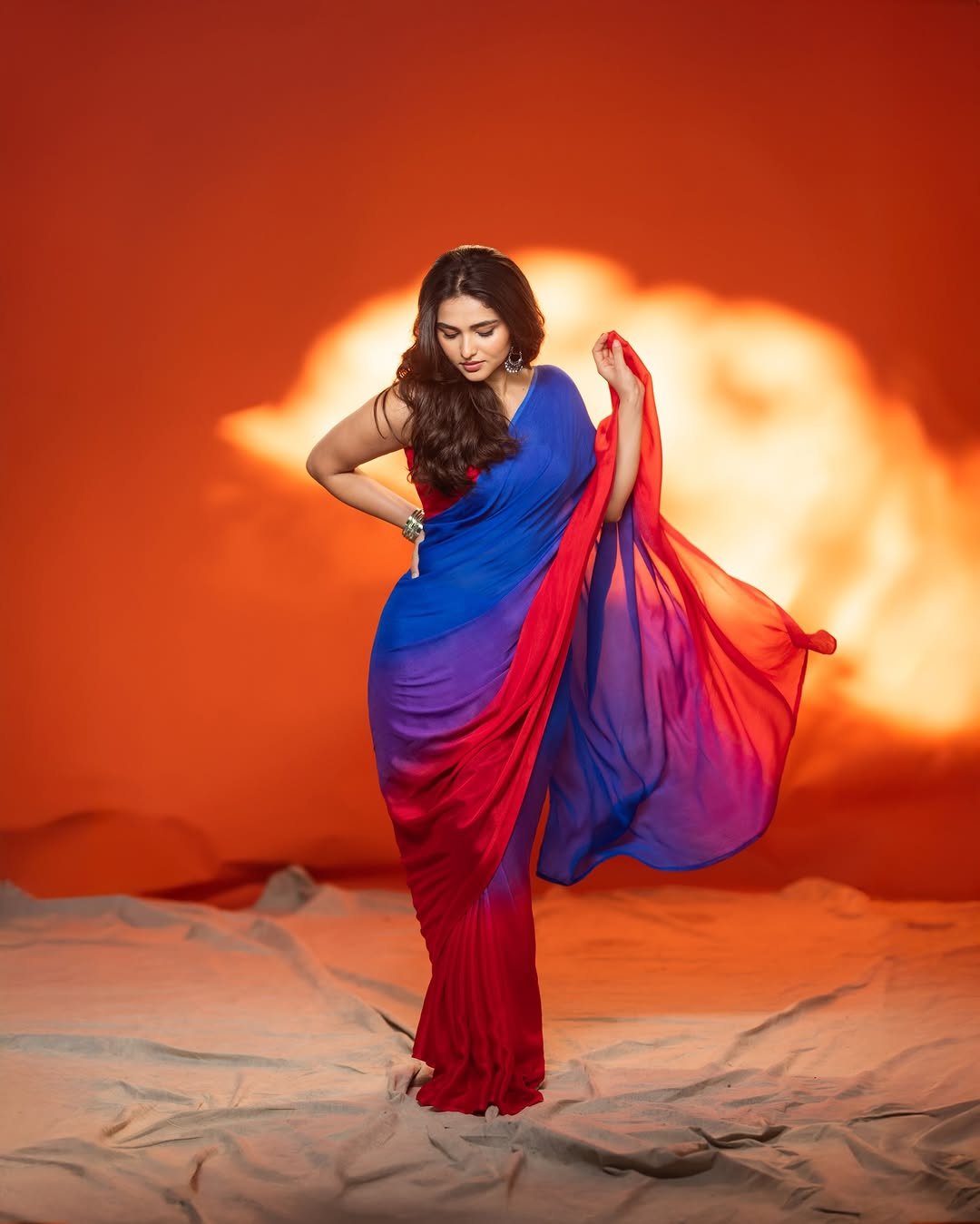 Kayadu Lohar Looks Gorgeous in Blue Saree – Latest HD Photos (14)