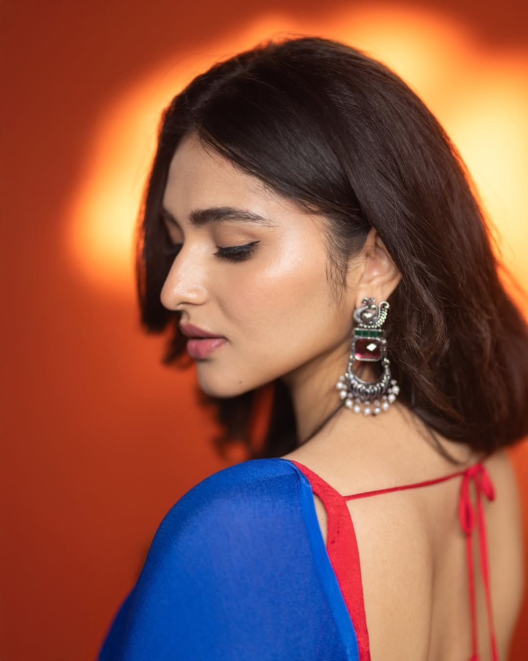 Kayadu Lohar Looks Gorgeous in Blue Saree – Latest HD Photos (3)