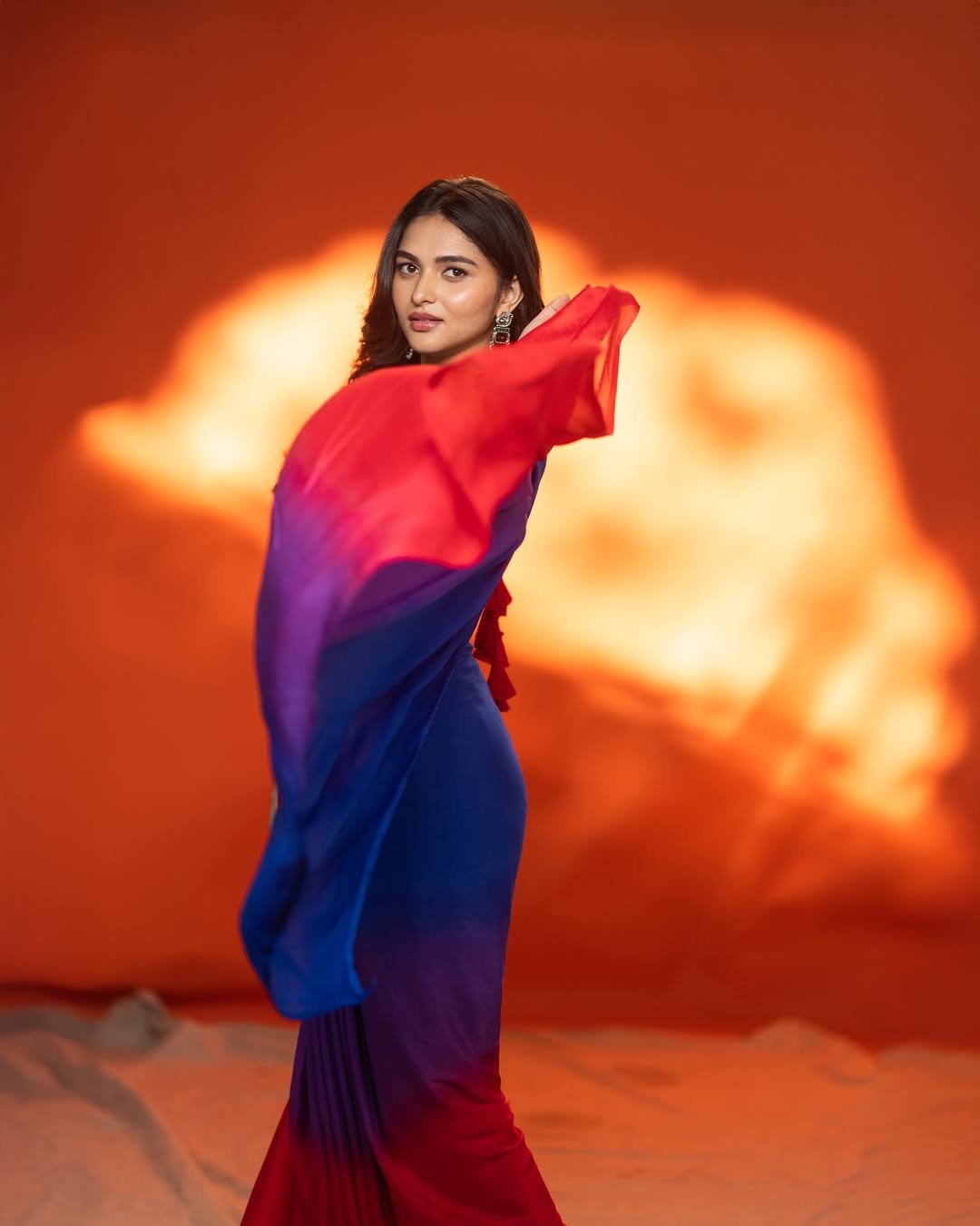 Kayadu Lohar Looks Gorgeous in Blue Saree – Latest HD Photos (4)