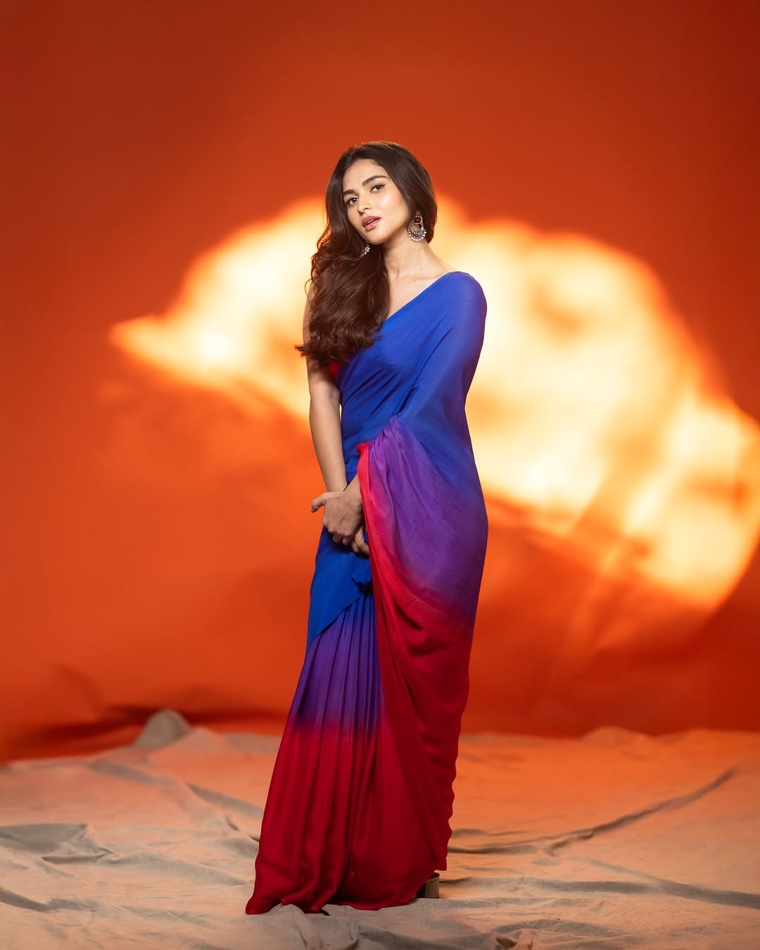 Kayadu Lohar Looks Gorgeous in Blue Saree – Latest HD Photos (8)