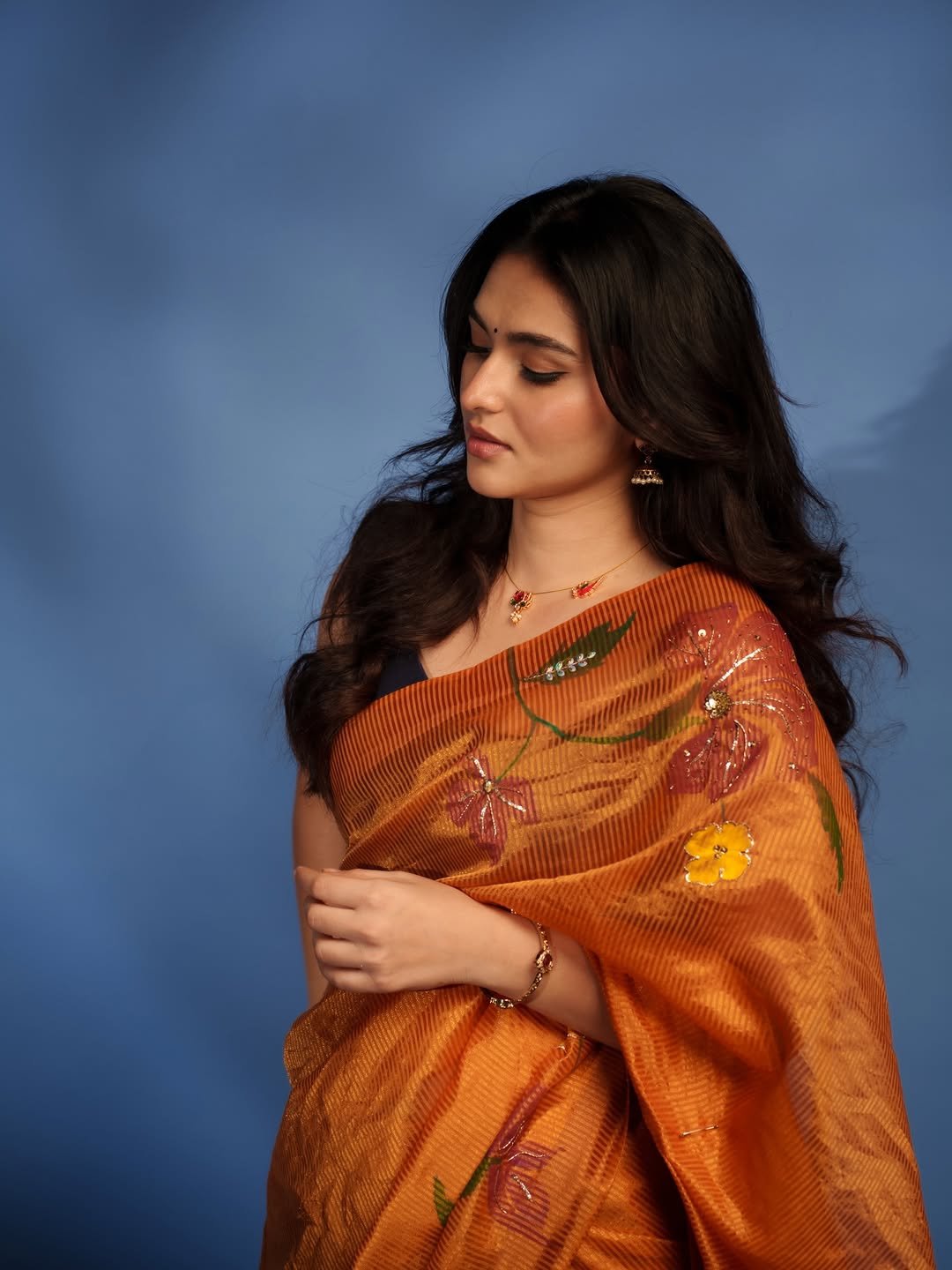 Kayadu Lohar Stunning Orange Saree Traditional Look HD Images (5)