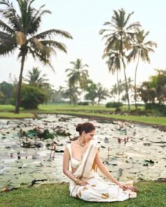 Malavika Mohanan Elegant in Cream Saree – Latest Traditional HD Photos 2026 (12)