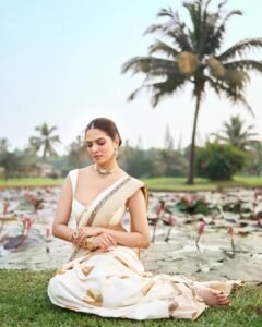 Malavika Mohanan Elegant in Cream Saree – Latest Traditional HD Photos 2026 (8)