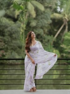 Malavika Mohanan Looks Graceful in Lavender Floral Saree – Latest HD Photos (3)